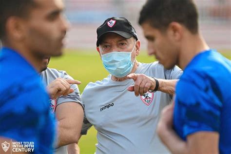 فيريرا يعقد جلسة مع لاعبي الزمالك لشرح خطة مباراة الوداد المصري اليوم