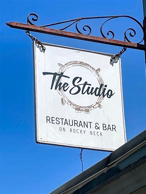 the cut stage studio restaurant bar 3