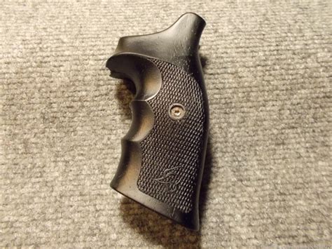 Custom Grips Taurus Medium Large Frame Square Butt Revolvers Black