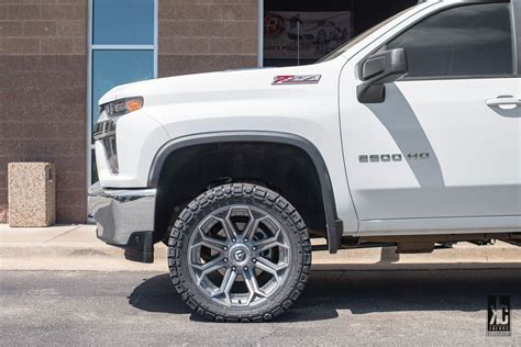 Chevrolet Silverado White Fuel Off Road Siege D Wheel Wheel Front