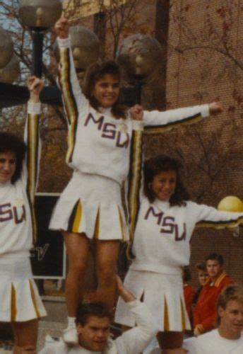 Pin By Edmund Zmuda On College Cheerleaders W Pleated Skirts Cheerleading Outfits Hot