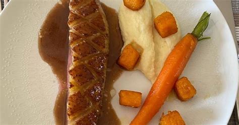 Magret de canard au miel purée de panais carotte glacée purée de