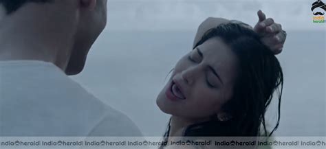 Shruti Hassan Hot Unseen Bedroom Scene Photos