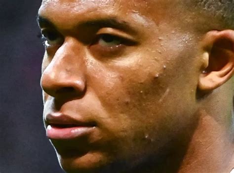 Kylian Mbappé Ce salaire complètement FOU et supérieur à celui de