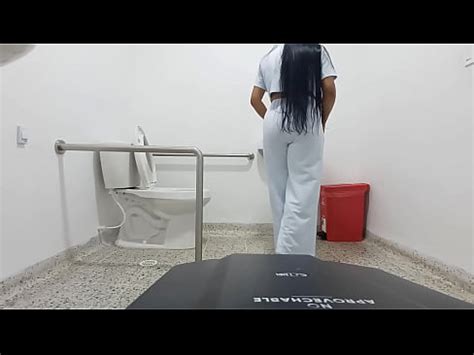 Camara amateur en el baño de hospital graba a pacientes y enfermeras meando XVIDEOS