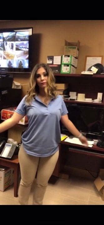 Milf Grossa Deixando Cair No Trabalho XHamster