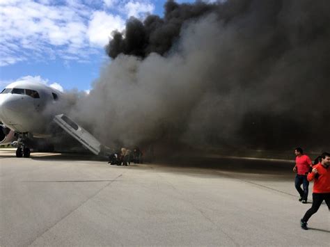 Internacional Avi O Pega Fogo Em Aeroporto Da Fl Rida Nos Eua