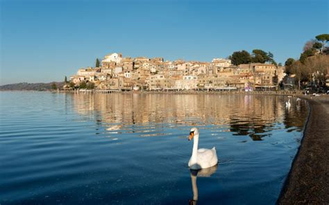Lazio's volcanic lakes: from Bolsena to Bracciano - Italia.it