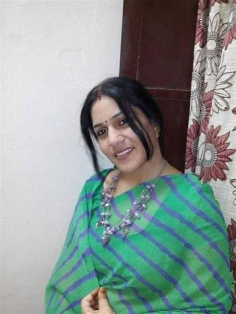 Girls Cloth Women Fashion Indian Desi MOM AND Desi Girls Hot Saree Dress Photos