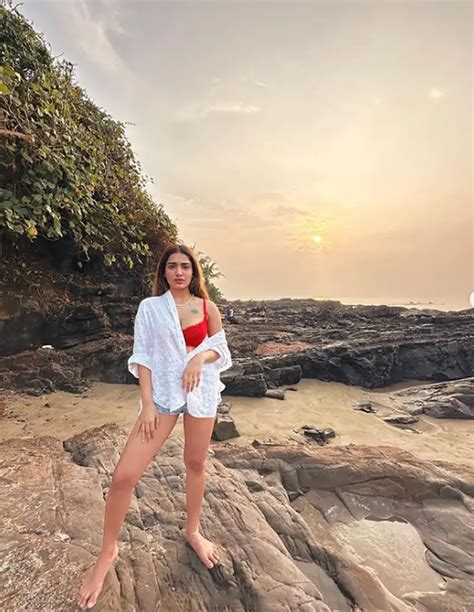 Saniya Iyappan Hot Pics That Will Take Breath Away