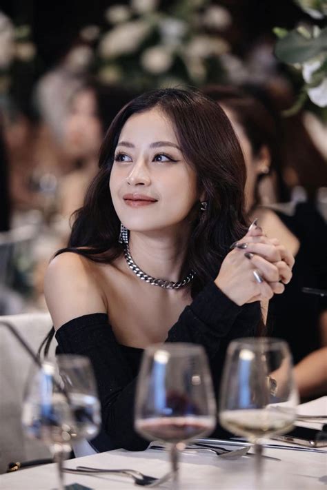 4 mỹ nhân Việt xuất phát điểm là hot girl Midu Khả Ngân sự nghiệp thăng hoa người cuối cùng