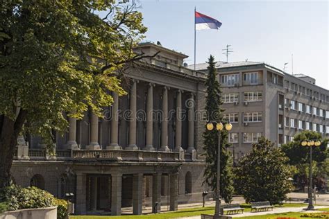 Edificio Del Nuevo Palacio En La Ciudad De Belgrado Serbia Foto De