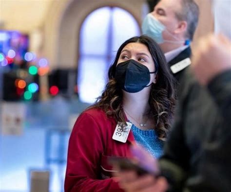 Las monedas de América Latina operan mixtas y bolsas caen por aversión al riesgo