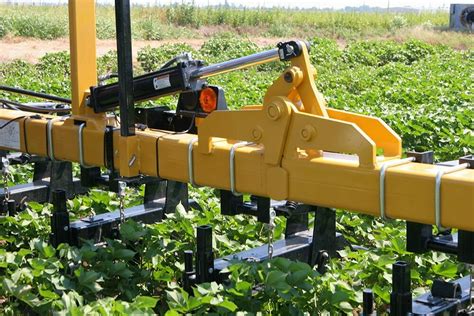 2000 Series Row Crop Field Cultivator Additional Farm Equipment