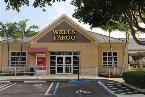 Exterior of a Wells Fargo Branch Editorial Photography - Image of city ...