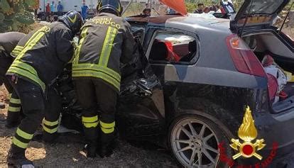 Scontro Frontale Tra Un Utilitaria E Un Furgone A Cagliari Un Ferito