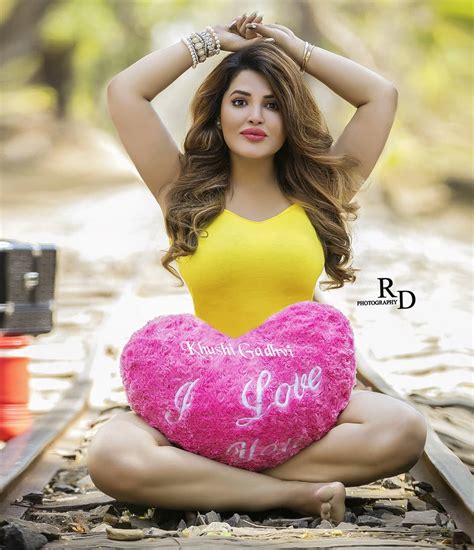 Khushi Gadhvi Hot Pictures And Videos