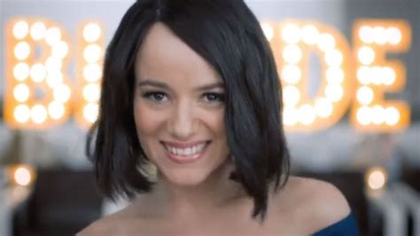 Aliz E Sa Fille Annily Dans Le Clip De Blonde Vid O