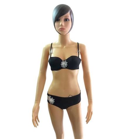 Ensemble Lingerie Femme ou Jeune Fille Soutien Gorge et Shorty Modèle Milia Noir Fleur brodé