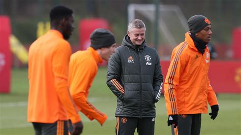 Early team news before Man Utd v West Ham in the FA Cup 9 February ...