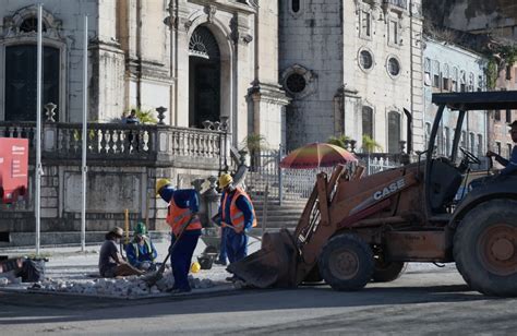 Jornal Correio Centro Histórico vira canteiro de obras para se