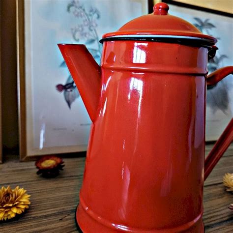 Cafetière vintage Japy en tôle émaillée couleur rouge Vendu