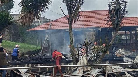 Vila Di Puncak Terbakar Beruntung Tak Ada Penghuni Wartakotalive