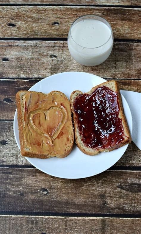 Peanut Butter & Jelly Sandwich - Cooking With Curls