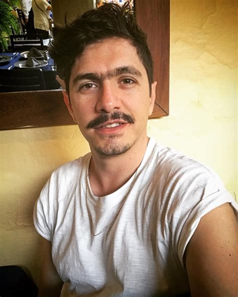 Intentan exhibir a chico gay mandando fotos sexuales explícitas de él a su trabajo Escandala