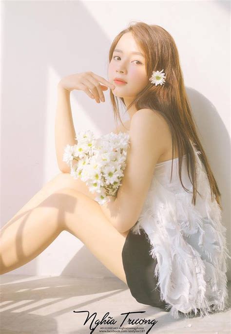 Sau 5 năm gây sốt MXH hot girl ảnh thẻ ngày nào giờ còn xinh đẹp rạng ngời hơn xưa