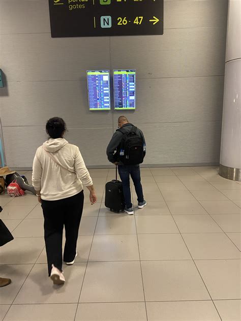 Lisbon Airport Customer Reviews - SKYTRAX