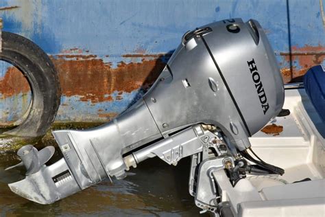 Inboard Vs Outboard Motors Whats The Difference Boat Bub