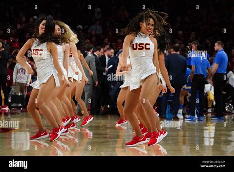 Usc Cheerleaders Hi Res Stock Photography And Images Alamy