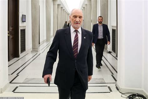 Podkomisja smoleńska zlikwidowana Macierewicz odcięty od milionów