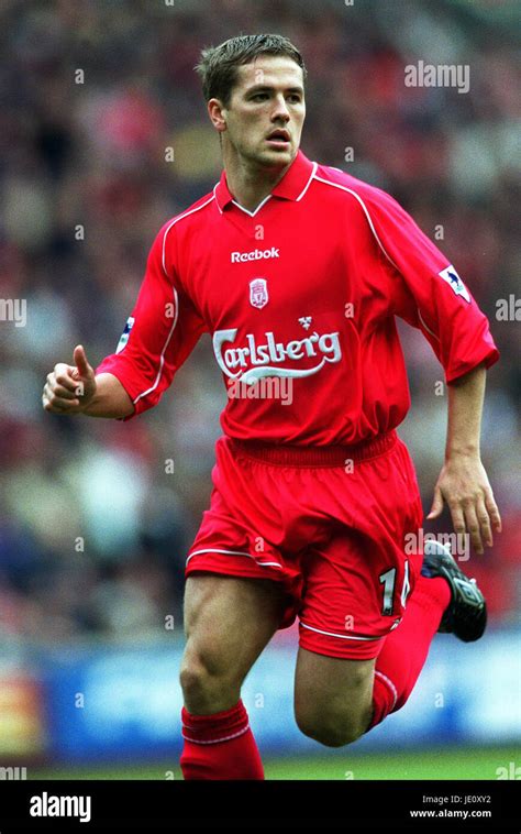 Michael owen liverpool 2001 hi-res stock photography and images - Alamy