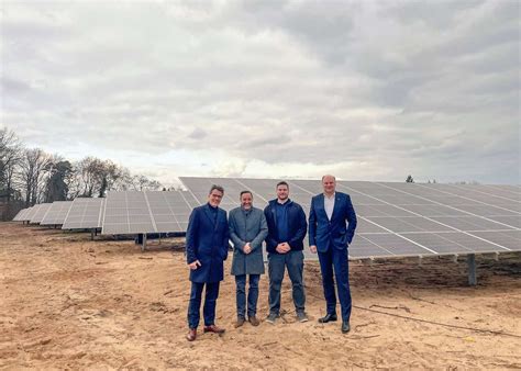 Rehau Nimmt Solarpark Am Standort Erlangen In Betrieb Rehau