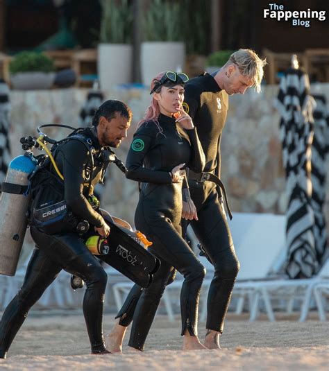 Megan Fox Shows Off Her Sexy Tits In A Pink Bikini In Mexico Photos OnlyFans Leaked Nudes