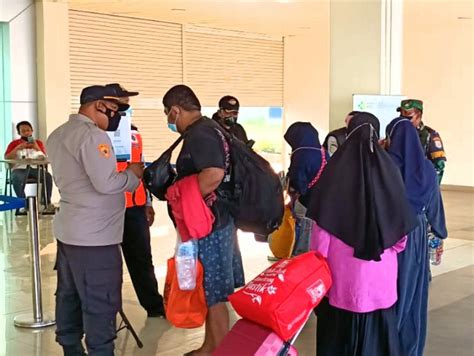 Media Budaya Indonesia Ke Pulau Seribu Penumpang Kapal Jalani