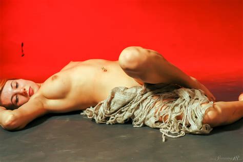 Amateur Girl Stunning Desdemona Girl In Red