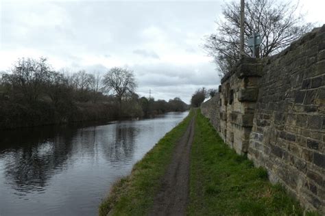 Canal In Horbury Bridge DS Pugh Cc By Sa 2 0 Geograph Britain And