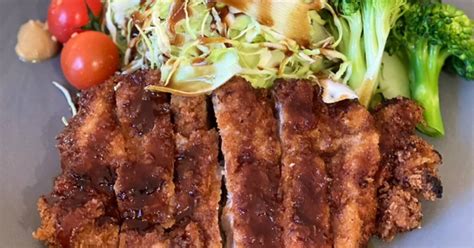 Tonkatsu Japanese Pork Schnitzel Recipe By Tomo Ya Cookpad