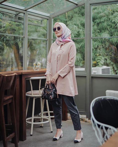 10 Inspirasi Ootd Hijab Dengan Tunik Ala Mega Iskanti Mudah Ditiru