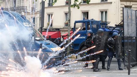 Loi Travail Plusieurs Milliers De Manifestants à Paris Incidents à L