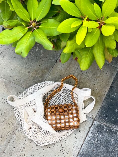 Сумка из деревянных бусин