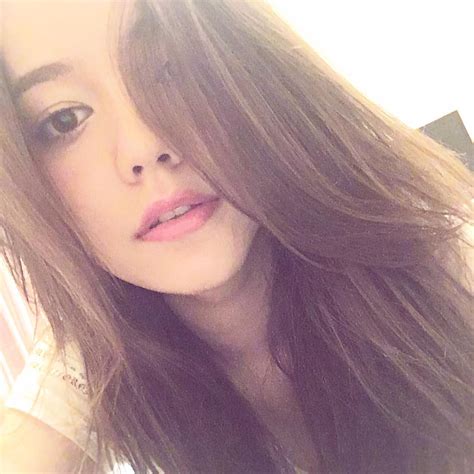 Hot girl vốn đã xinh lại còn là con lai nữa thì chịu sao nổi