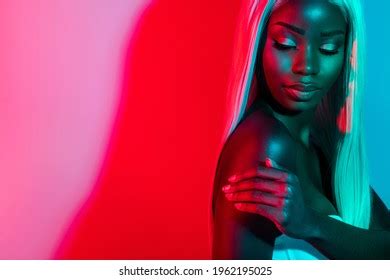 2 633 рез по запросу Retro vintage nude body изображения стоковые