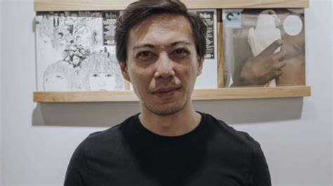 vokalis drive rizki akui hidup  dua dunia