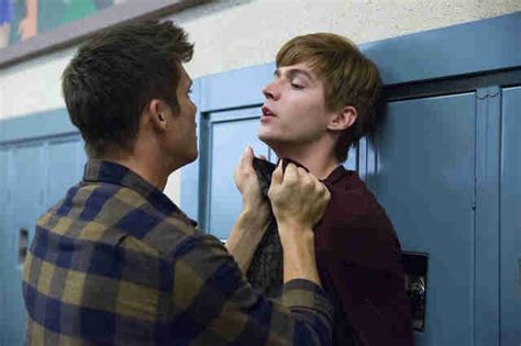 13 Reasons Why Season 2 Timothy Granaderos Talks Montys Bathroom Scene Thrillist