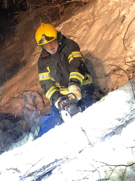 Baum verlegt Straße Ortsfeuerwehr Schruns