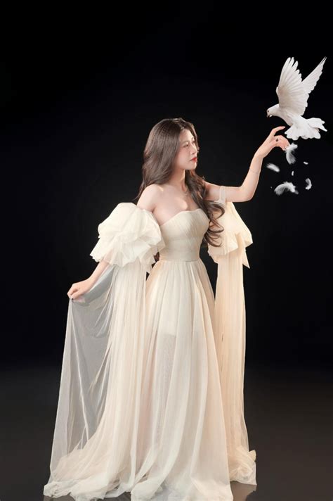 Hot girl ĐT nữ Việt Nam khoe nhan sắc xinh đẹp tuổi thu hút mọi ánh nhìn khi xuất hiện